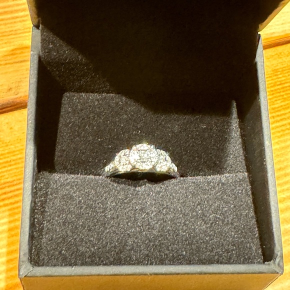 Zales engagement ring - Picture 1 of 7
